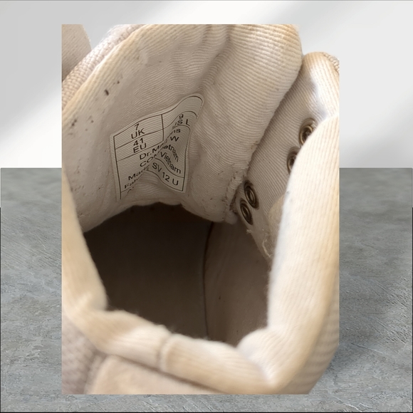 Dr martens comb style lace up boots size 9 light gray - Picture 10 of 15